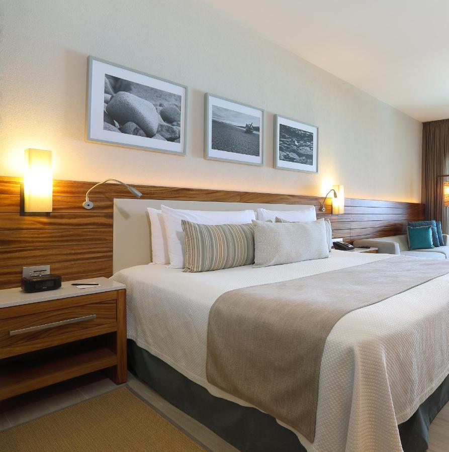 Deluxe King Ocean Front Suite