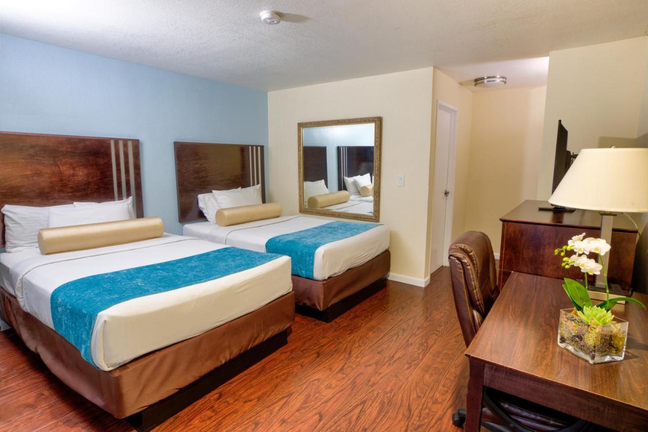 Standard Room with Two Double Beds