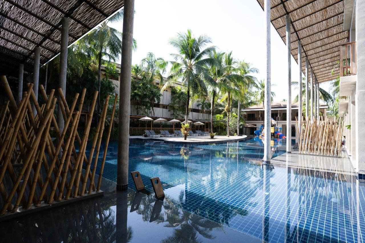 Family Deluxe Pool Access