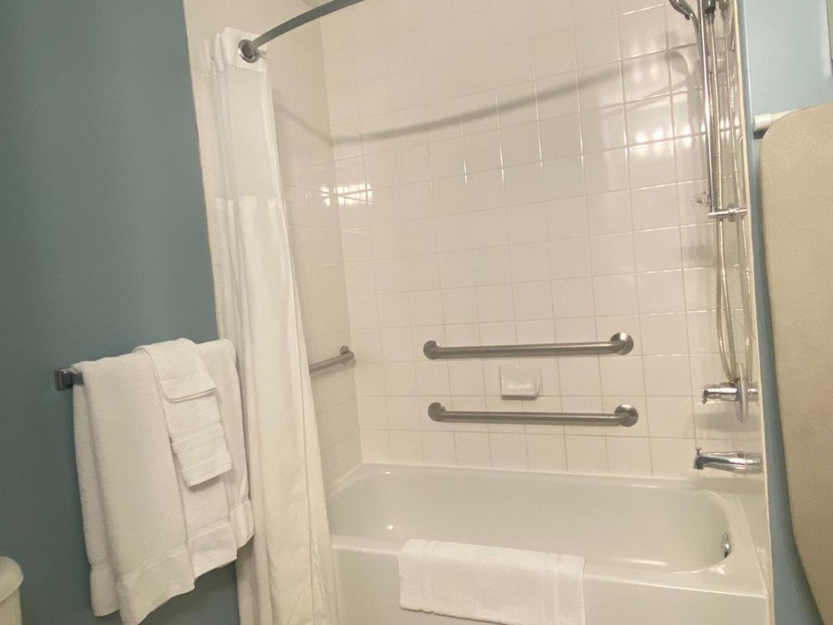 Chambre Lit King-Size - Accessible aux Personnes à Mobilité Réduite