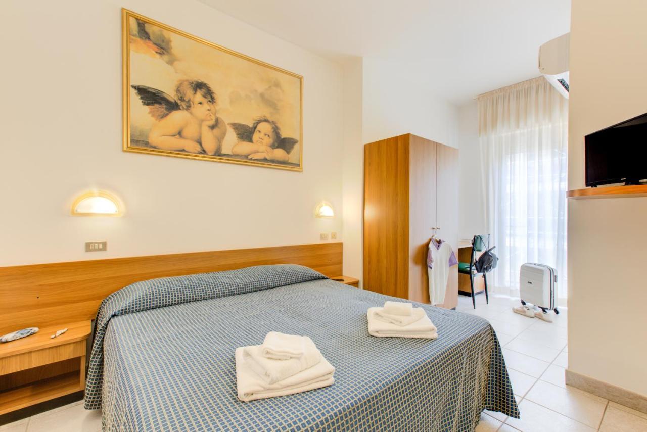 Deluxe Double Room with Sided Sea View