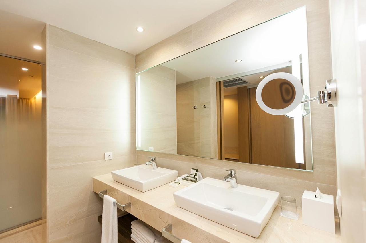 Junior Suite Swim Up Premium Level
