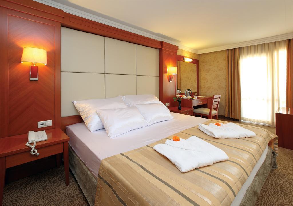 Deluxe Room,1589102240:JPEG