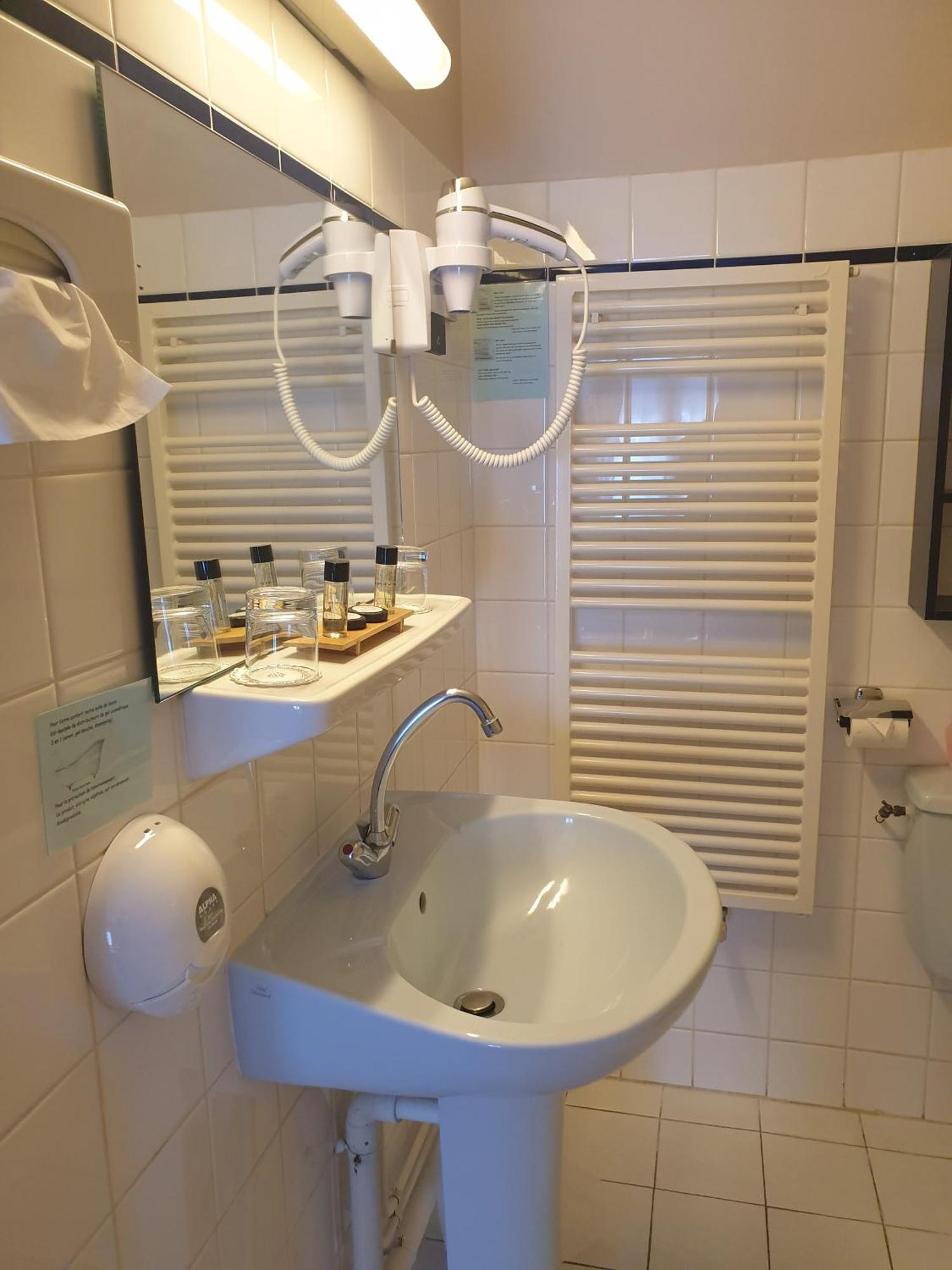 Triple Room (1 Double Bed + 1 Single Bed),1687462453:JPEG