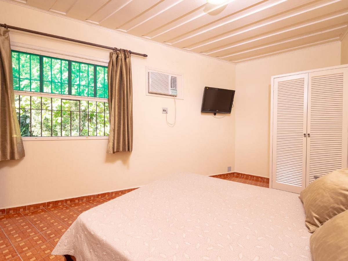 Family Room,1152670476:JPEG