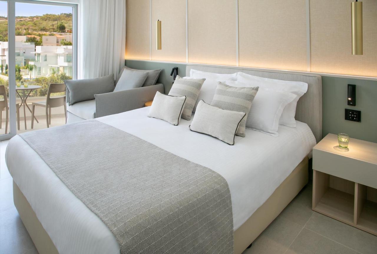 Chambre Supérieure avec Accès Direct à la Piscine