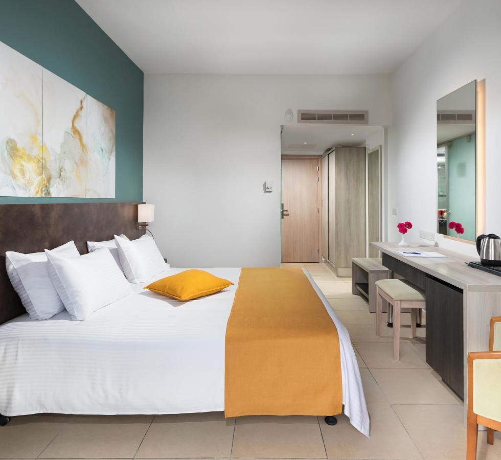 Double or Twin Room with Pool View