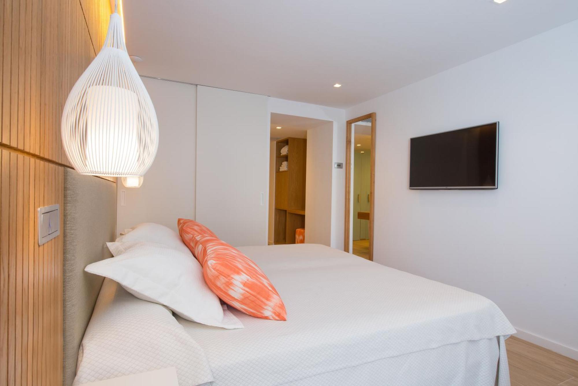 Double Room with Pool View,1272339331:JPEG