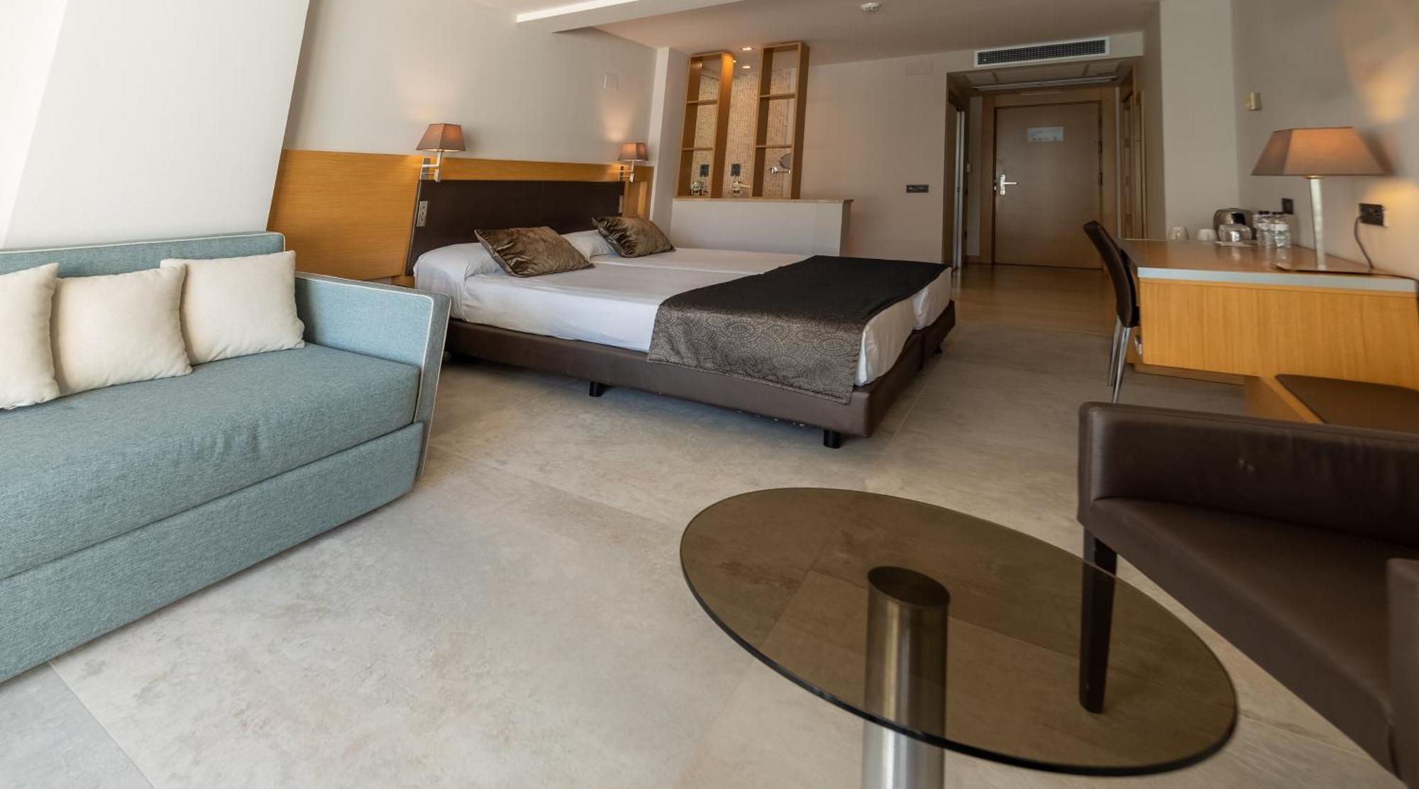 Chambre Familiale - Vue sur Jardin (2 Adultes + 2 Enfants)