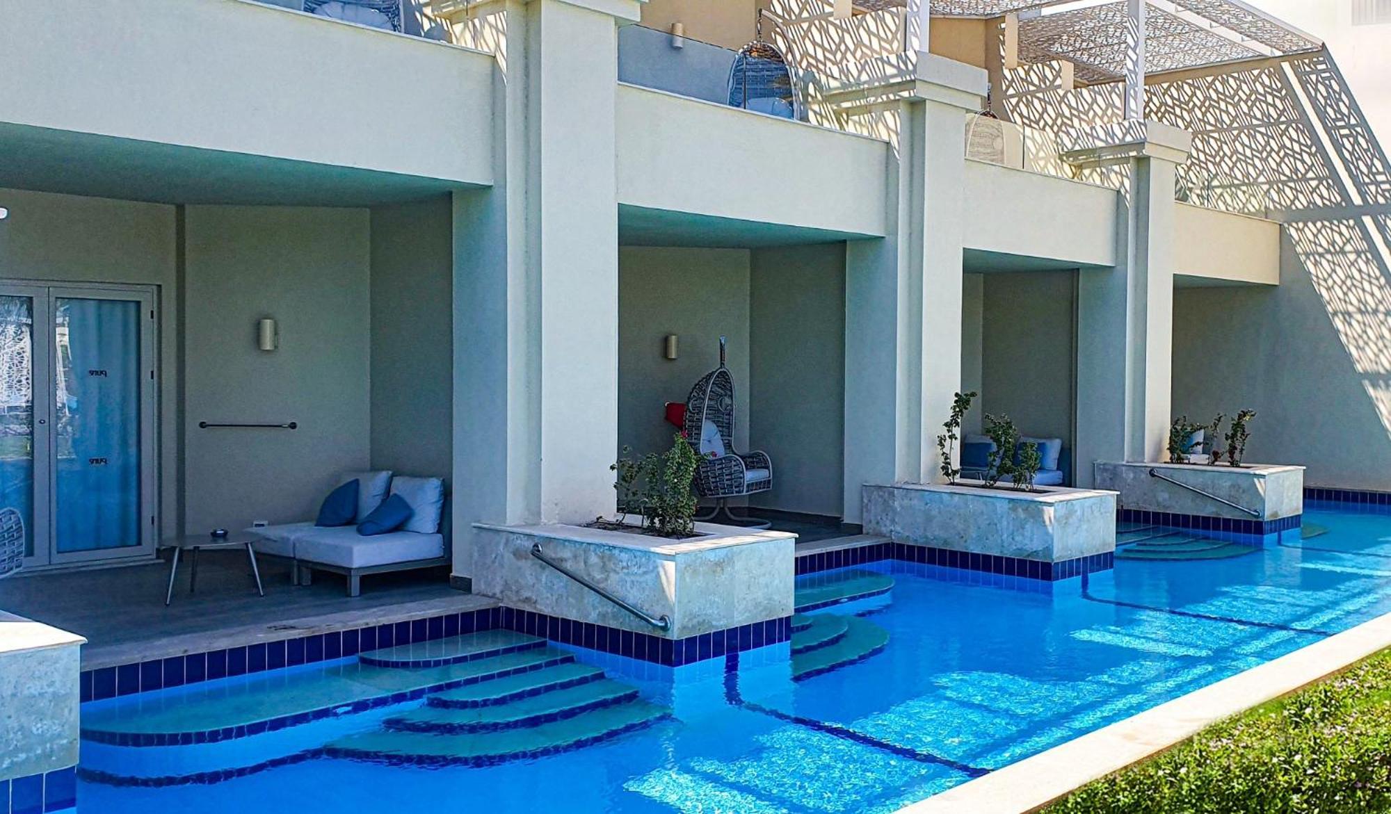 Swim-up Suite Egyptians residents only,1452215659:JPEG