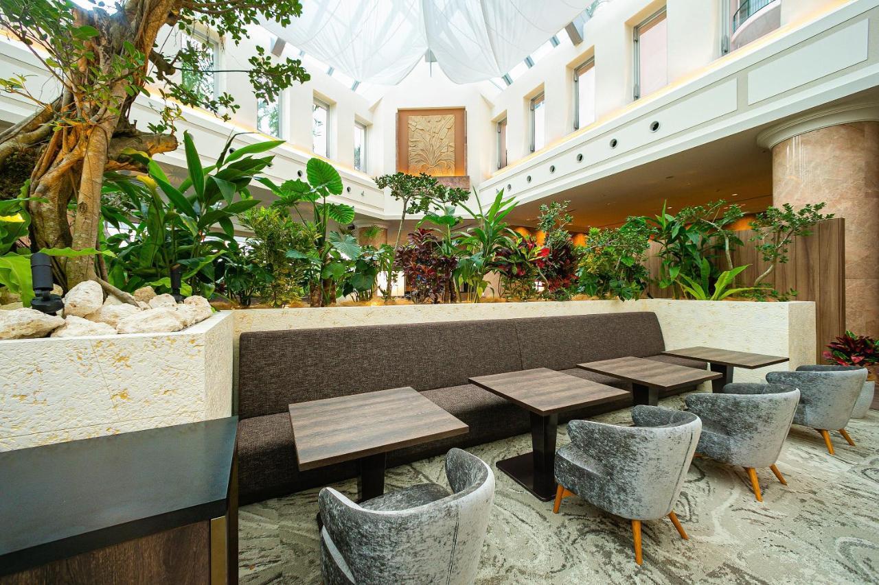 Premium Suite with Panoramic Ocean View with Club Lounge