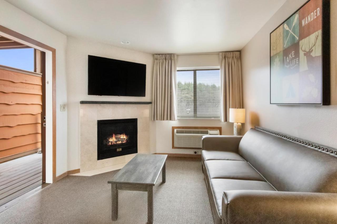 Two-Bedroom Suite - 6 waterpark pass