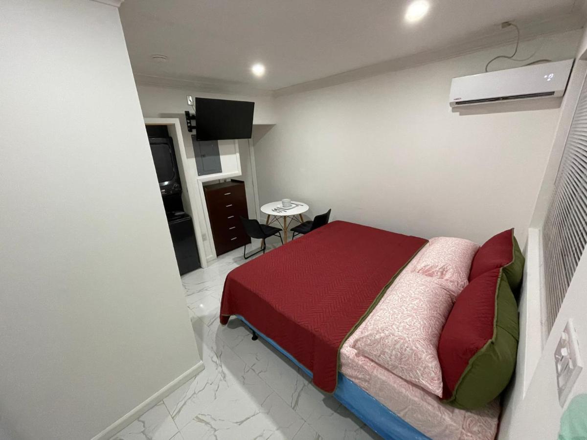 Studio Lit King-Size