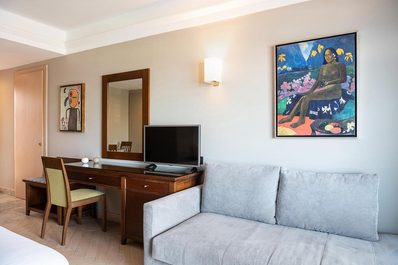 Studio with Garden or Pool View