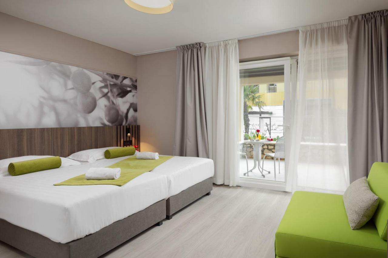 Classic Room with Balcony - Park Side