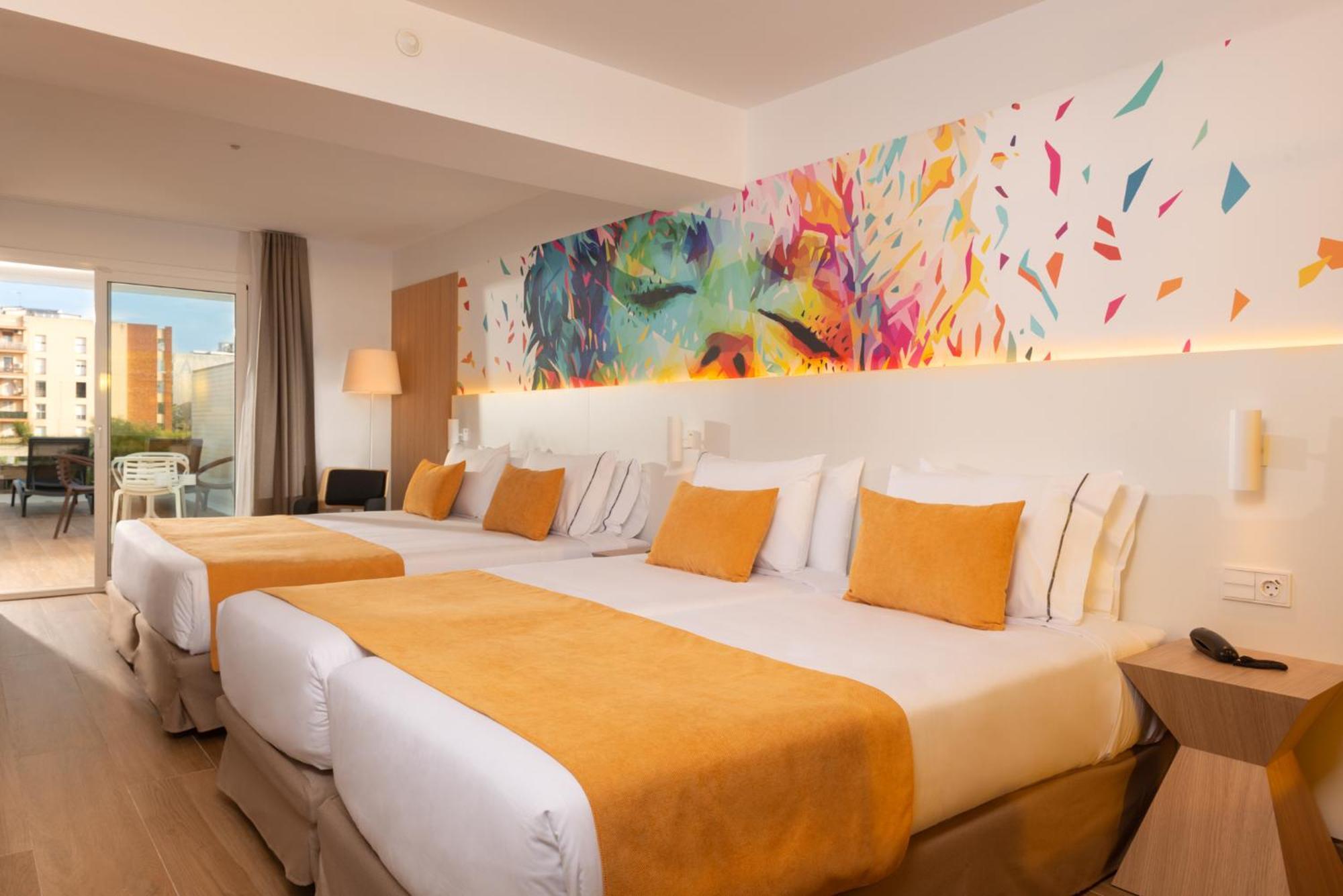 Chambre Familiale avec Vue sur la Piscine (3 Adultes et 1 Enfant)