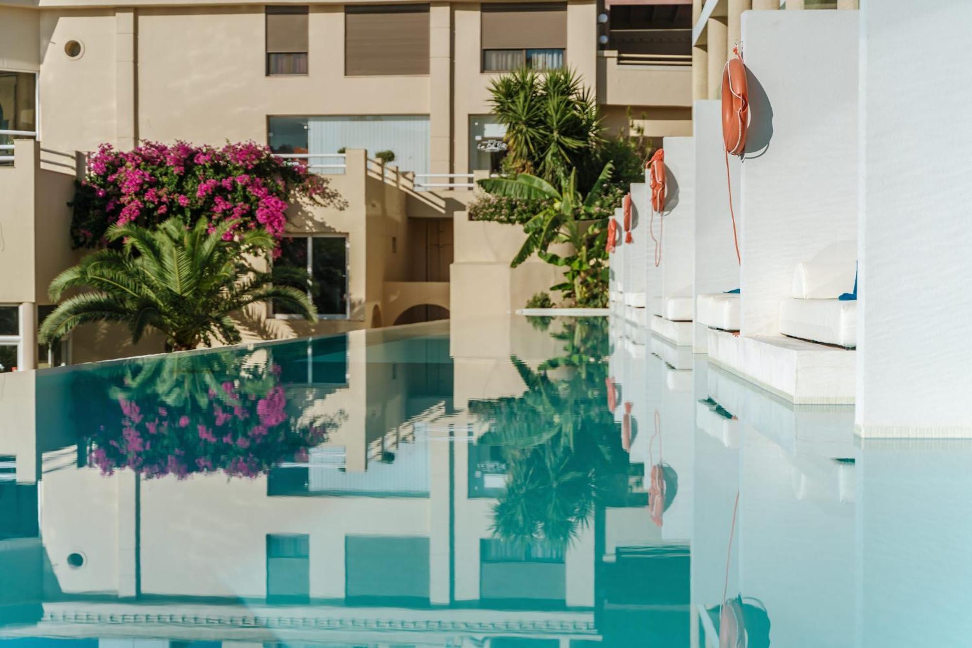 Suite avec Piscine Commune - Vue sur Jardin