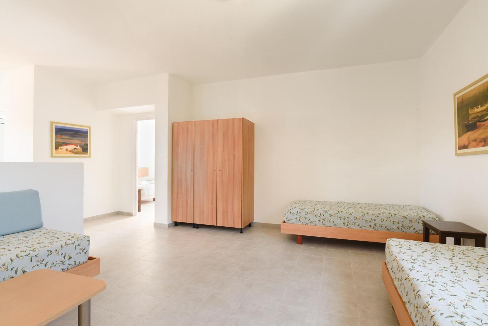 Superior One-Bedroom Apartment (5 Adults)