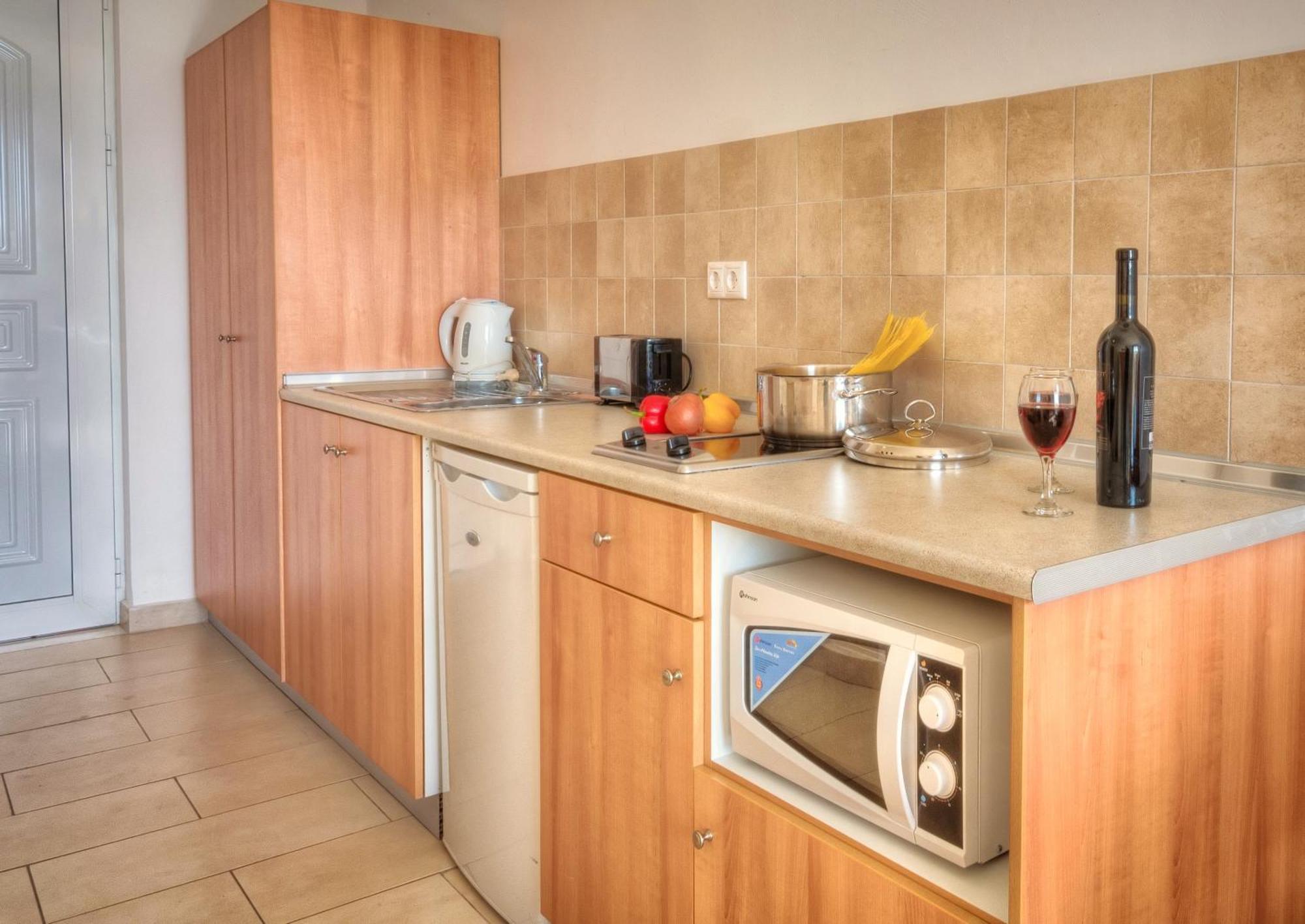 Studio (3 Adults)