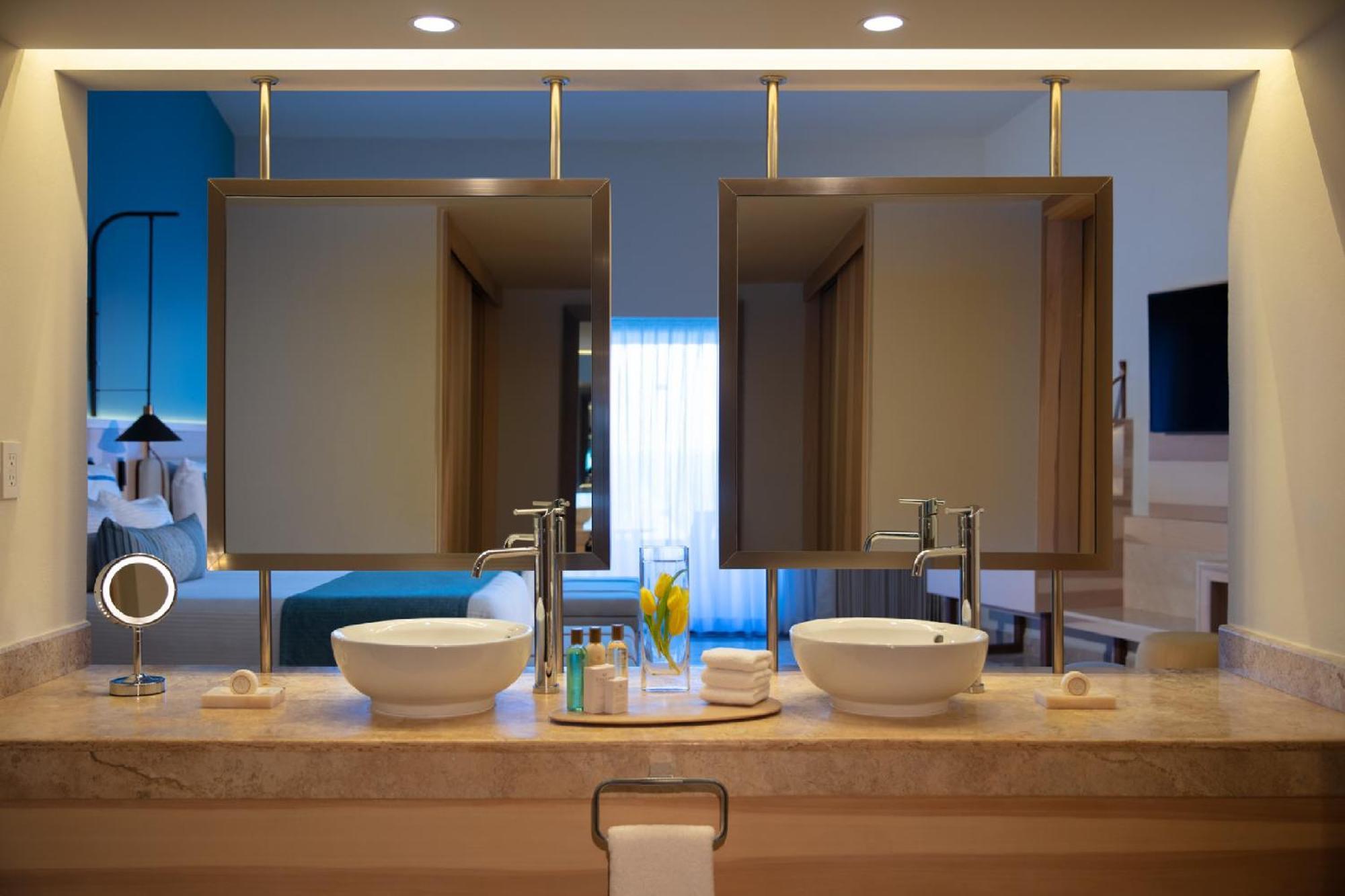 Preferred Club Master Suite Ocean Front With Hot Tub (MSKPO)