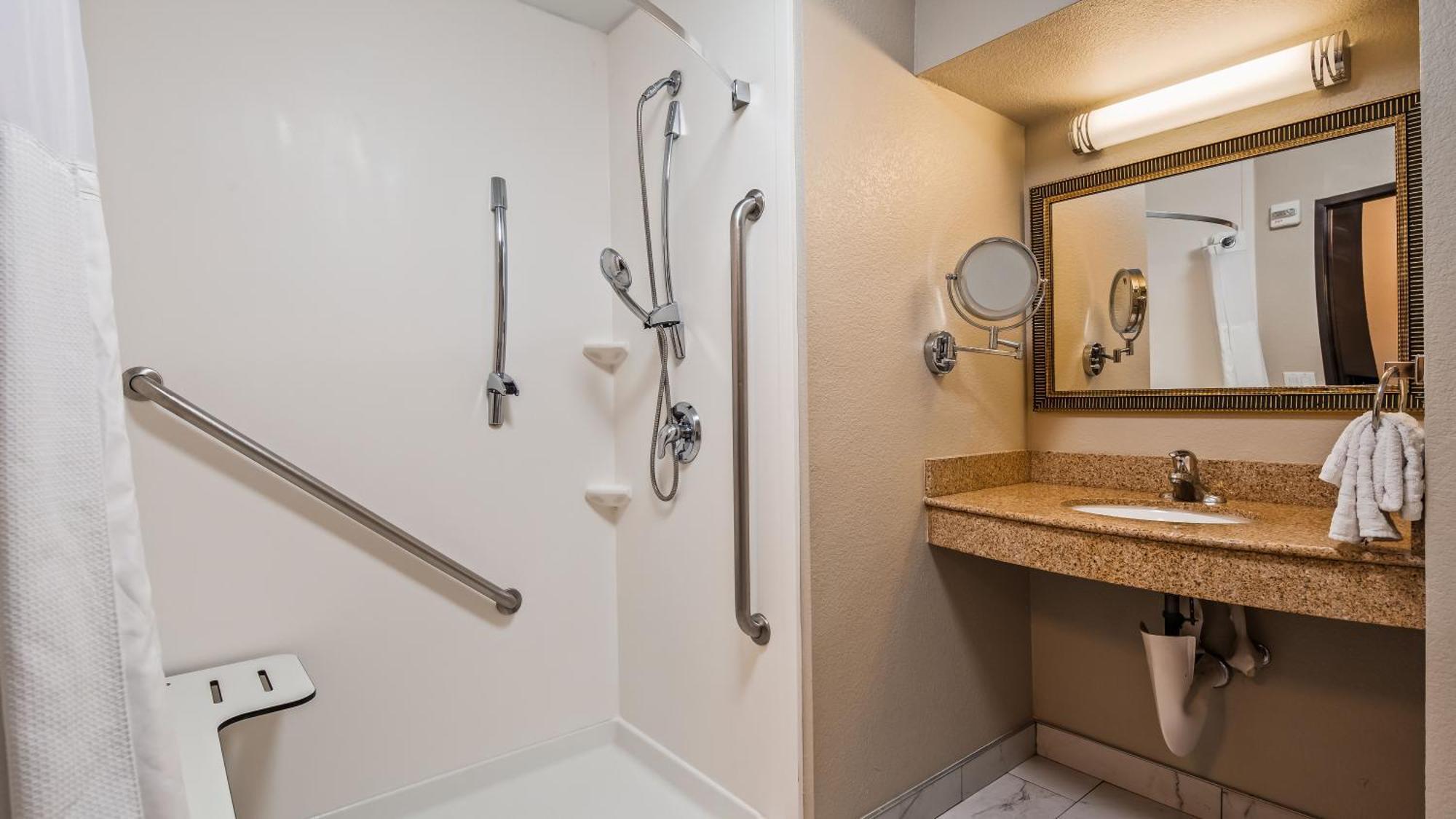 Chambre 2 Lits Queen-Size et Douche à l'italienne - Accessible aux Personnes à Mobilité Réduite/Non-Fumeurs