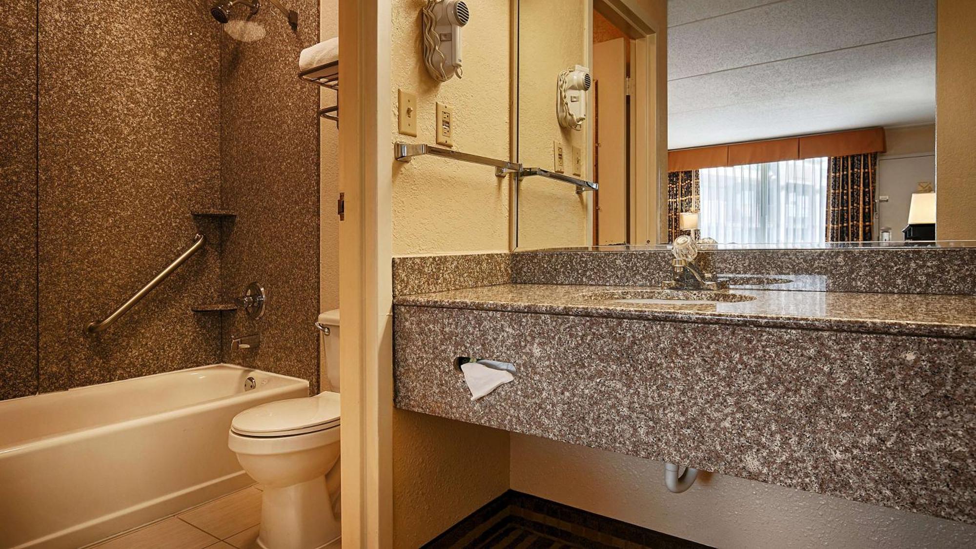 Triple Room with Three Double Beds - Non-Smoking