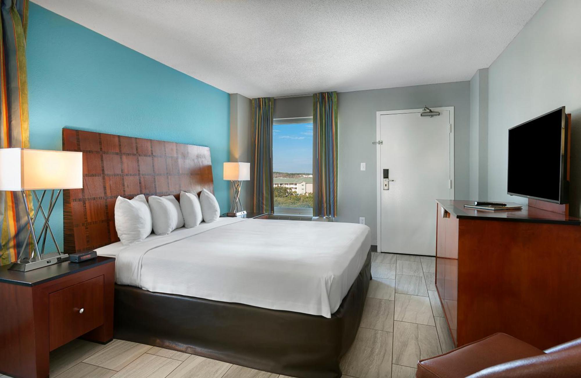 Oceanfront King Suite with Spa Bath,1377192437:JPEG