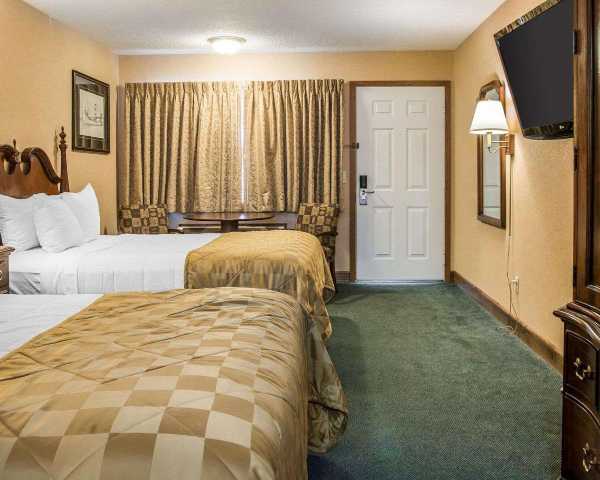 Deluxe Queen Room with Two Queen Beds - Lake View,1282242076:JPEG