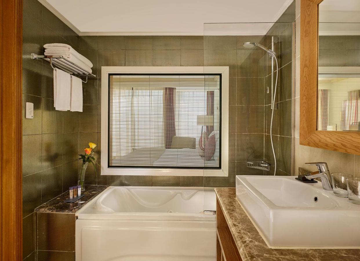 Honeymooner Jacuzzi Room - Egyptian and Resident Only