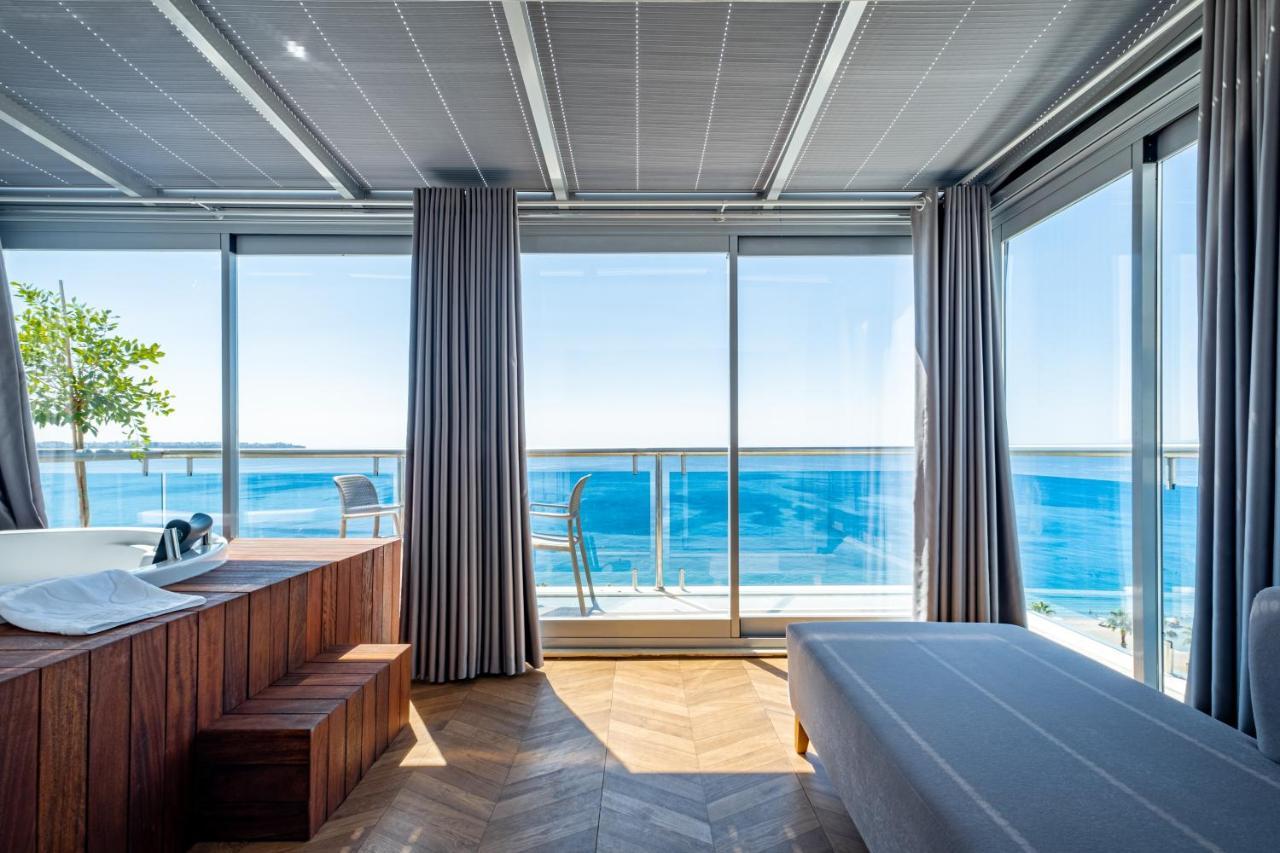 Deluxe Suite with Spa Bath