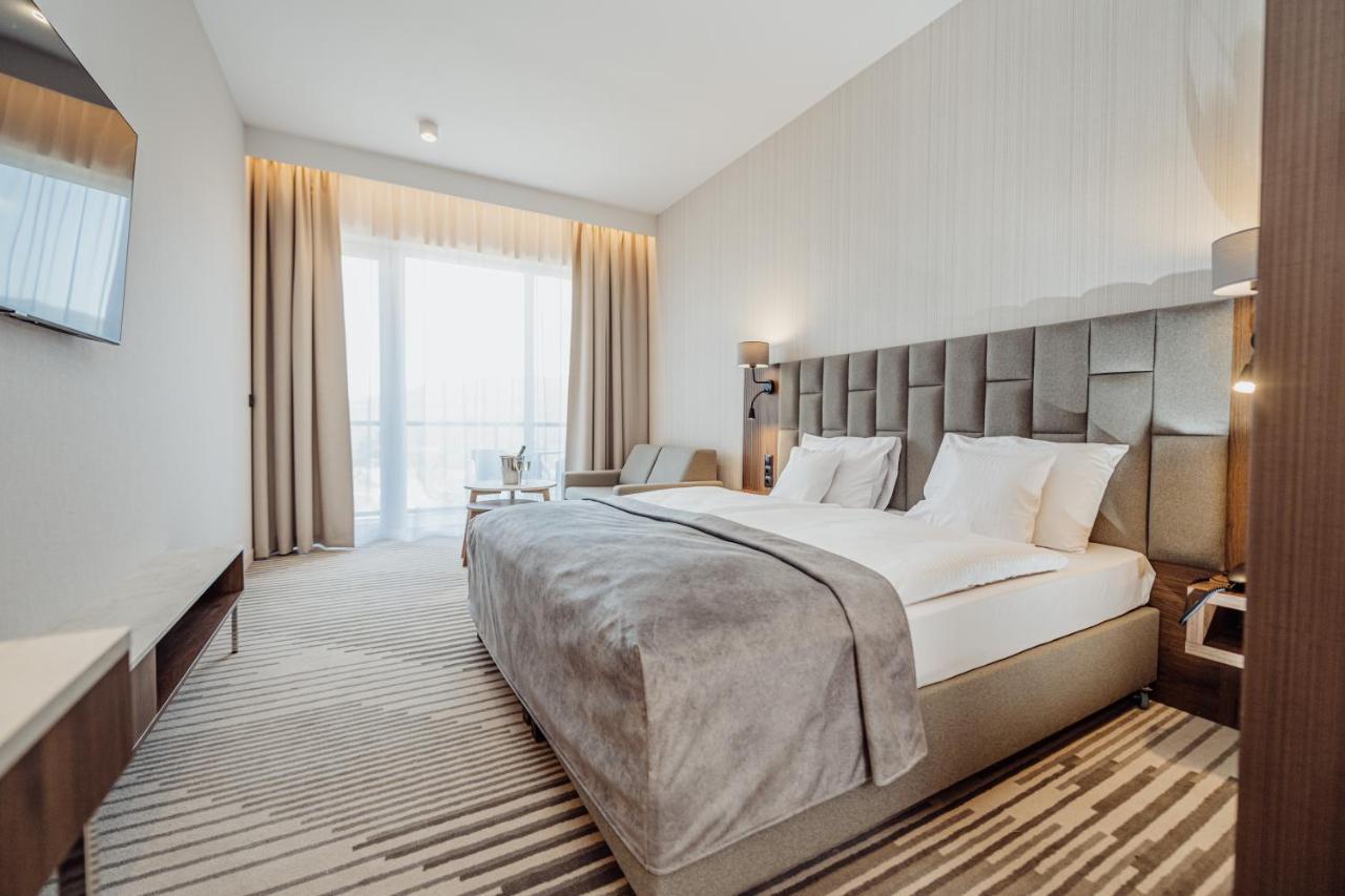 Deluxe  Double Room with balcony and air conditioning,1364043407:JPEG