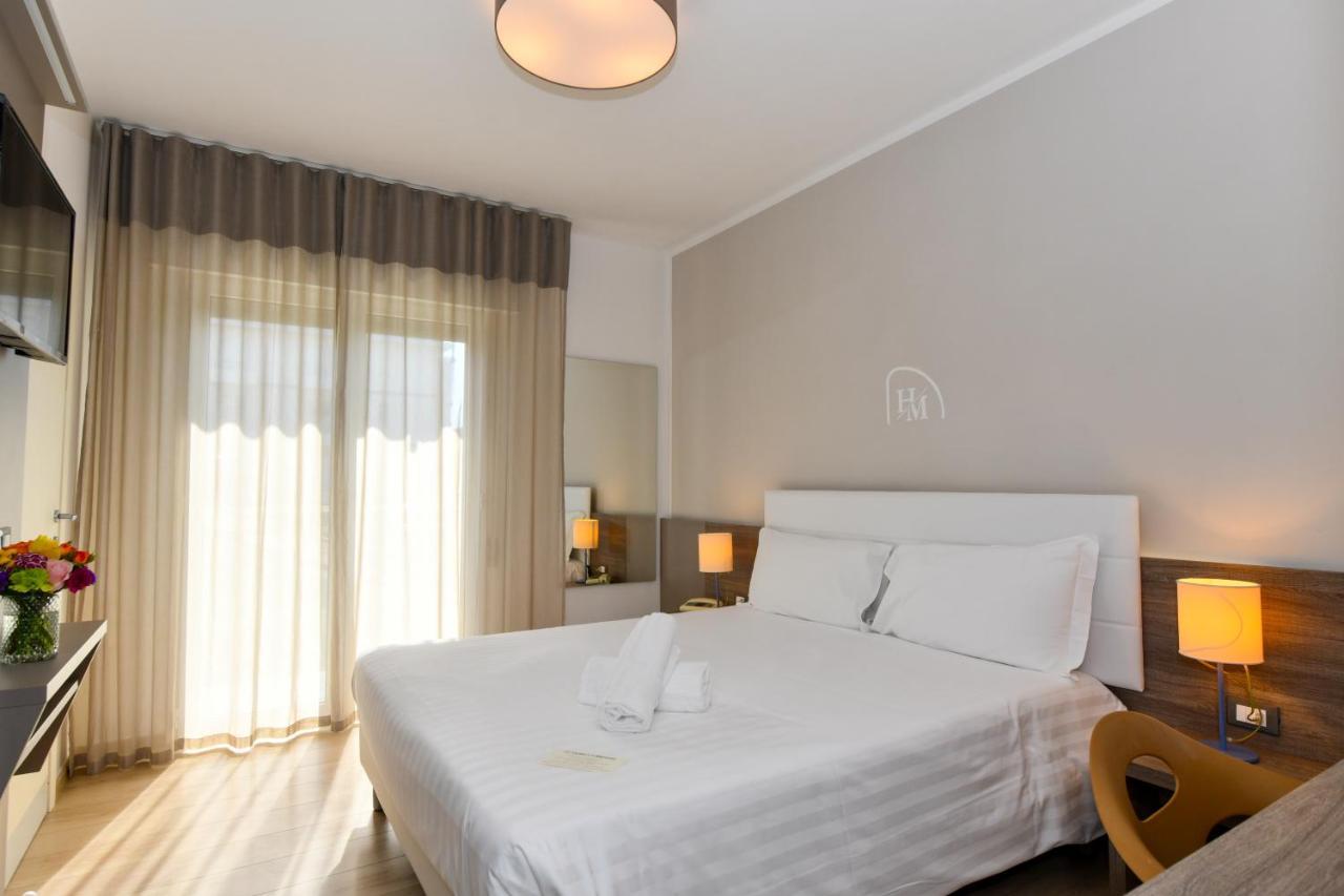Standard Double or Twin Room with Lateral Sea View