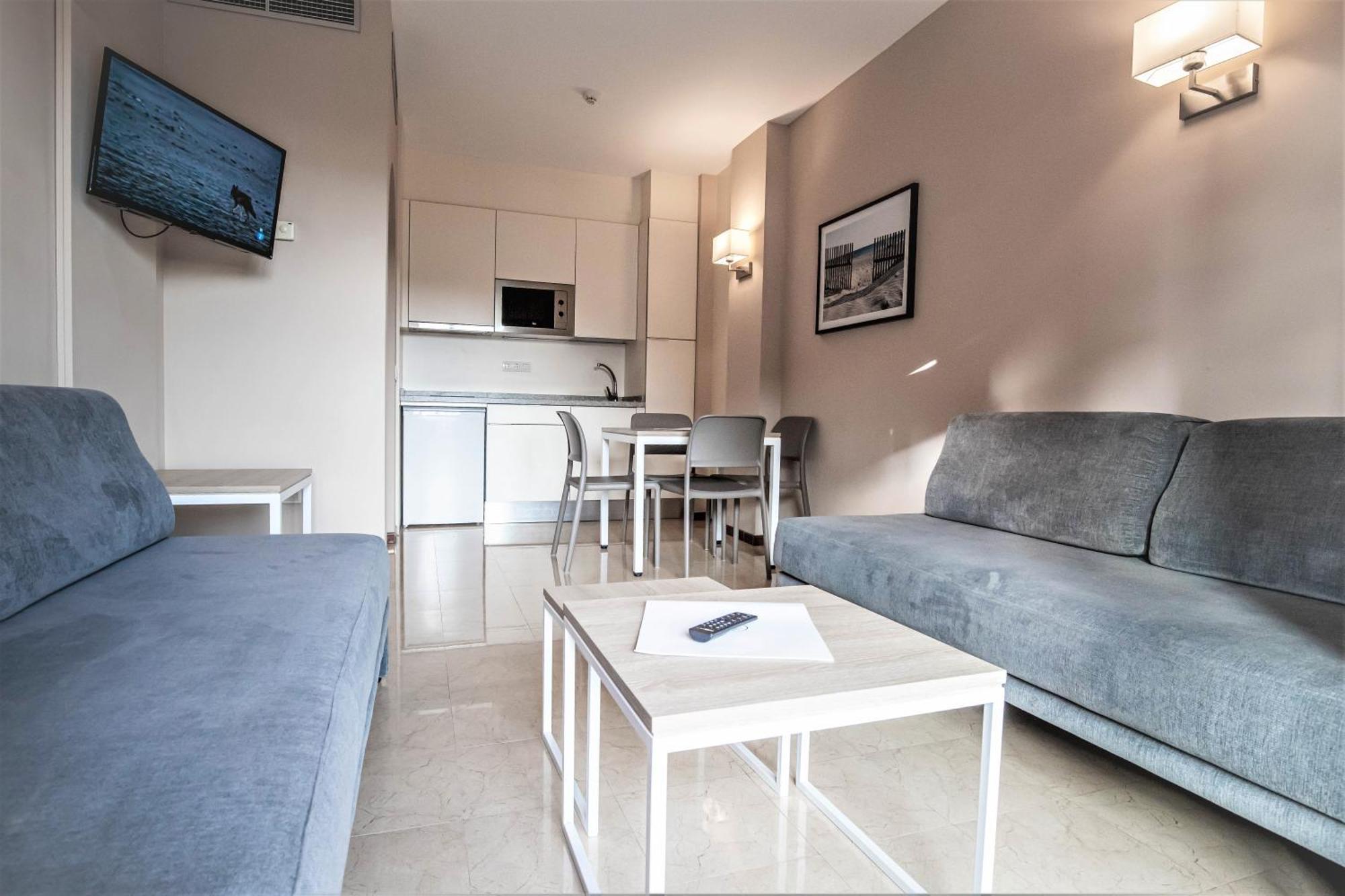 Appartement 1 Chambre - Vue sur la Piscine (4 Adultes)
