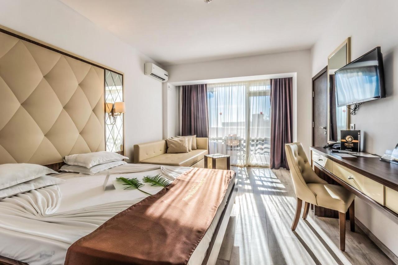 Deluxe Double or Twin Room with Balcony - Free Parking & Aquapark Access