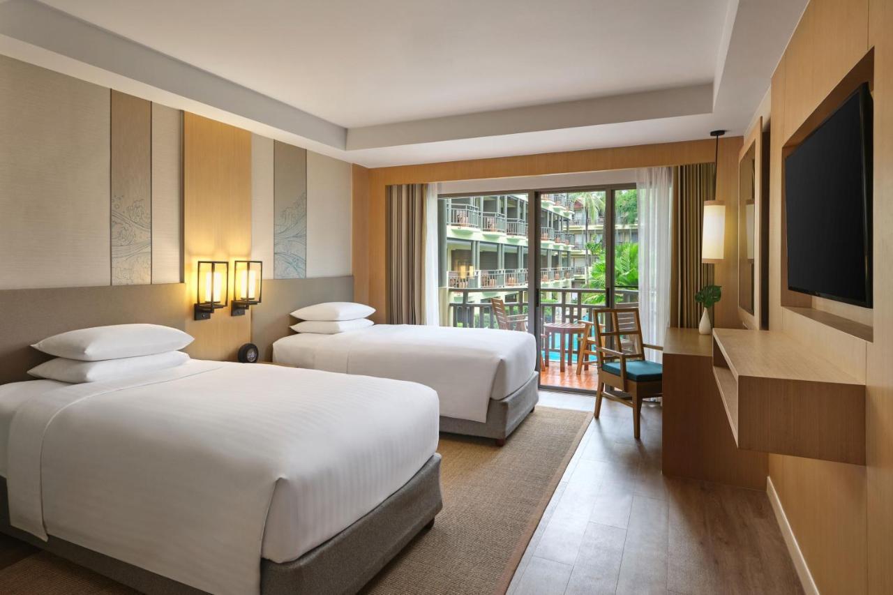 Guest room, 2 Twins, Pool View