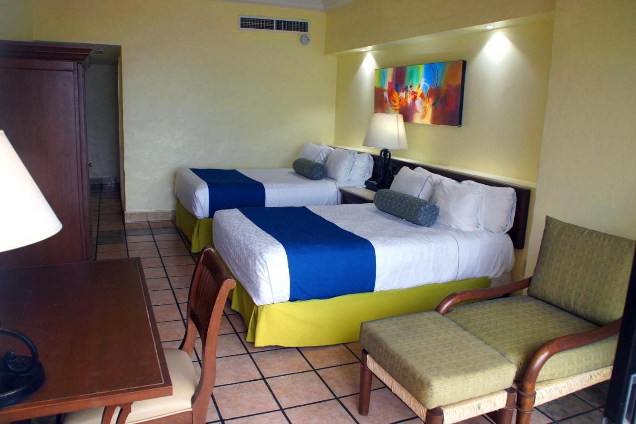 One Bedroom Deluxe Suite Beach Front,1363597004:JPEG