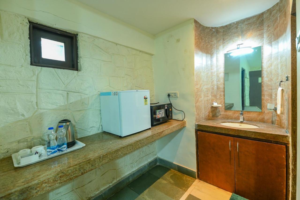 Cottage Room With Sitting Area,1369938761:JPEG