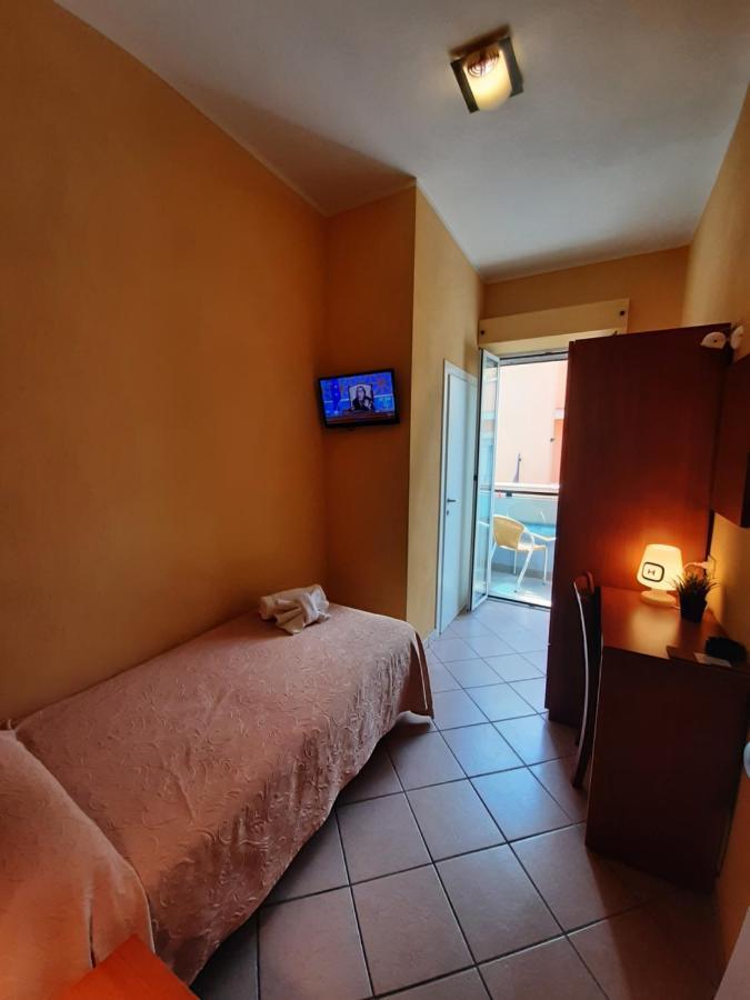 Single Room with Balcony,1379280218:JPEG