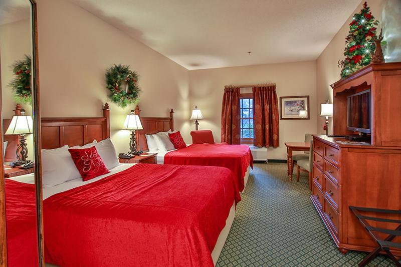 Two Queen Beds (No Balcony),1387939634:JPEG