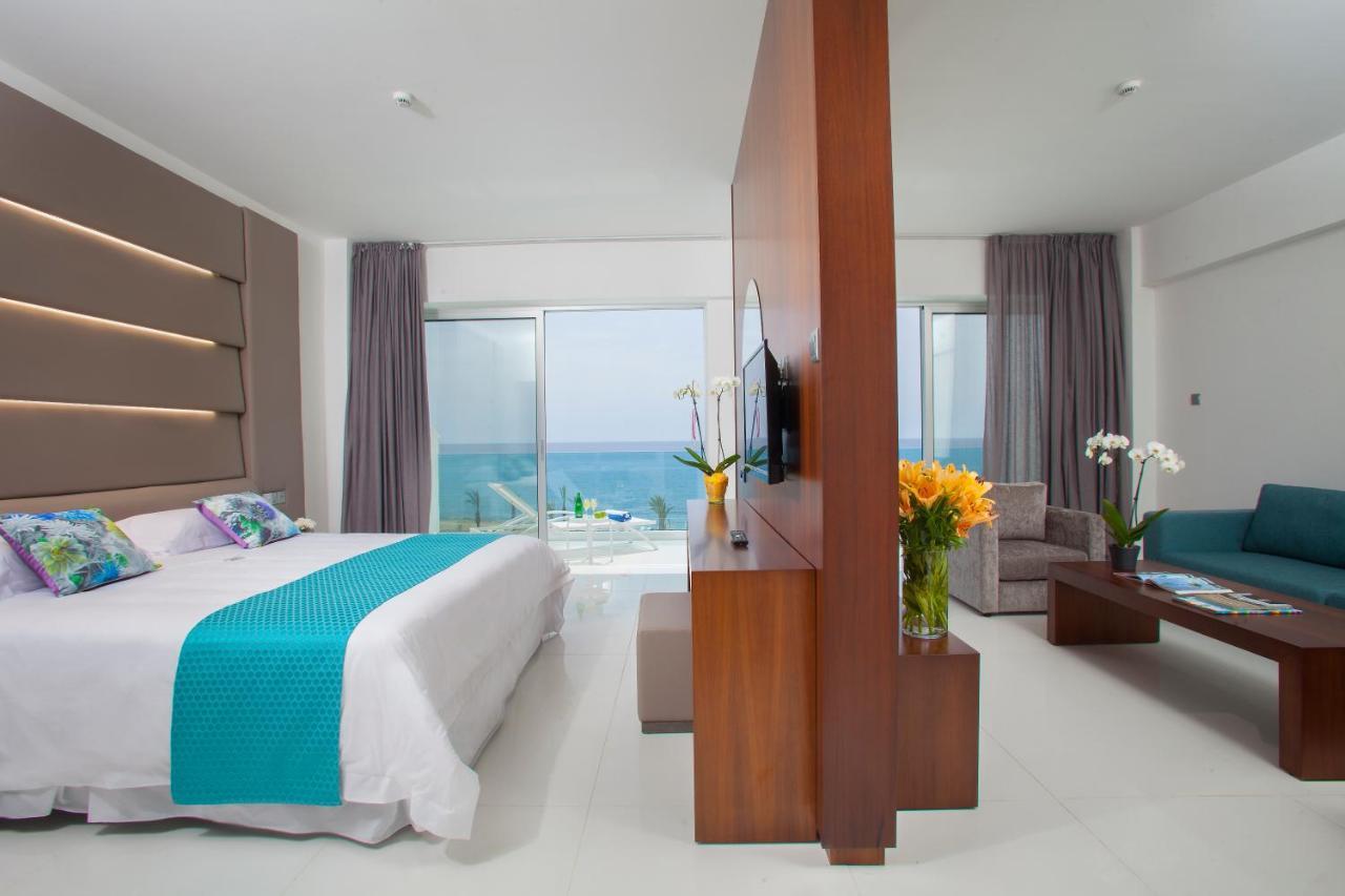 Suite avec Terrasse - Vue Directe sur Mer
