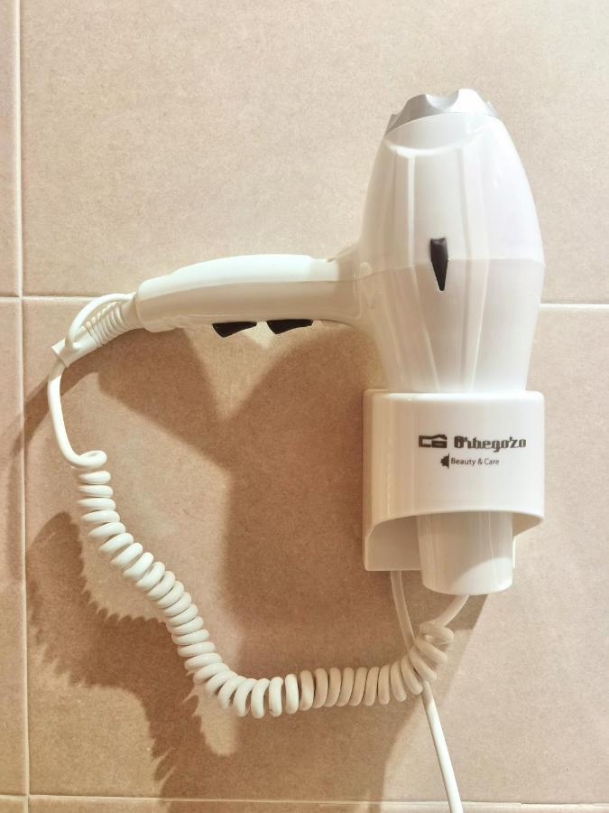 Petite Chambre Simple sans Fenêtre