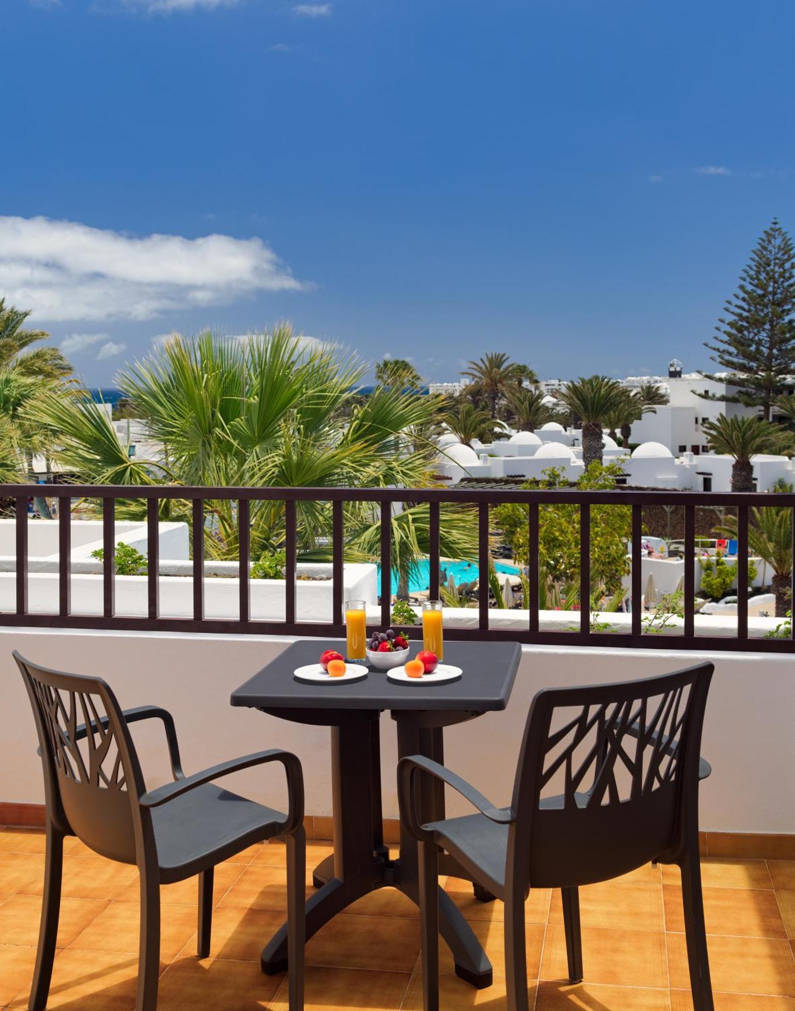 Suite Familiale - Vue sur Piscine (3 Adultes)