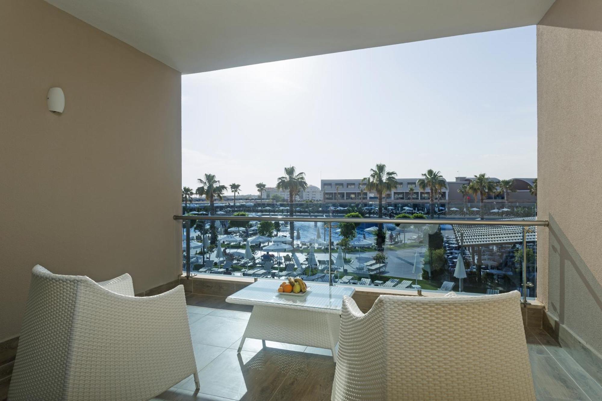 Chambre Double ou Lits Jumeaux Deluxe - Vue sur Piscine