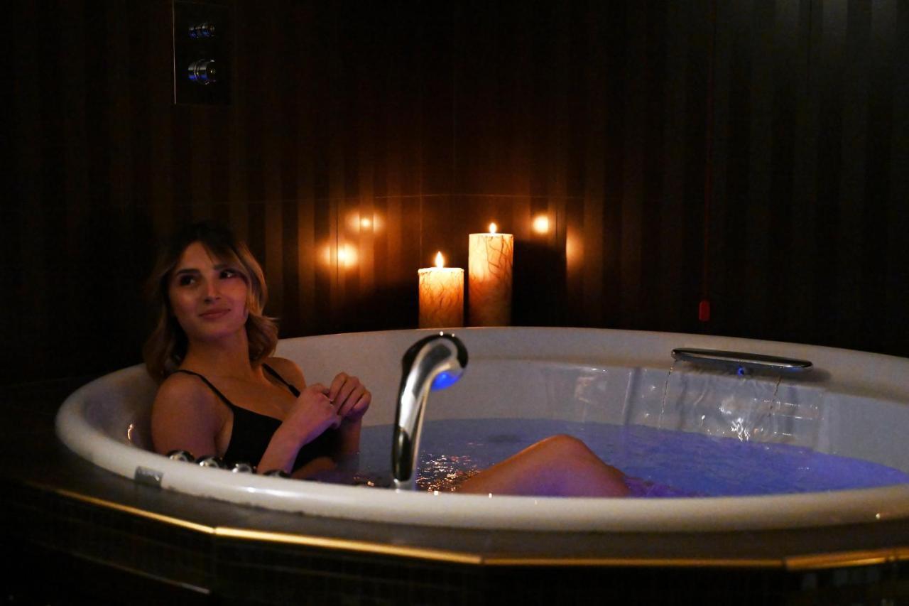 King Suite Spa Bath,1469371862:JPEG