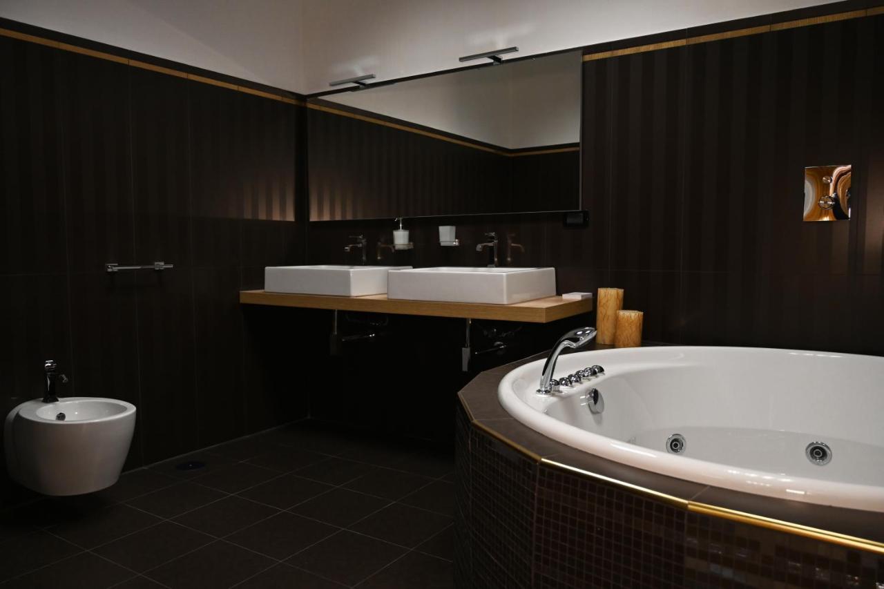 King Suite with Spa Bath