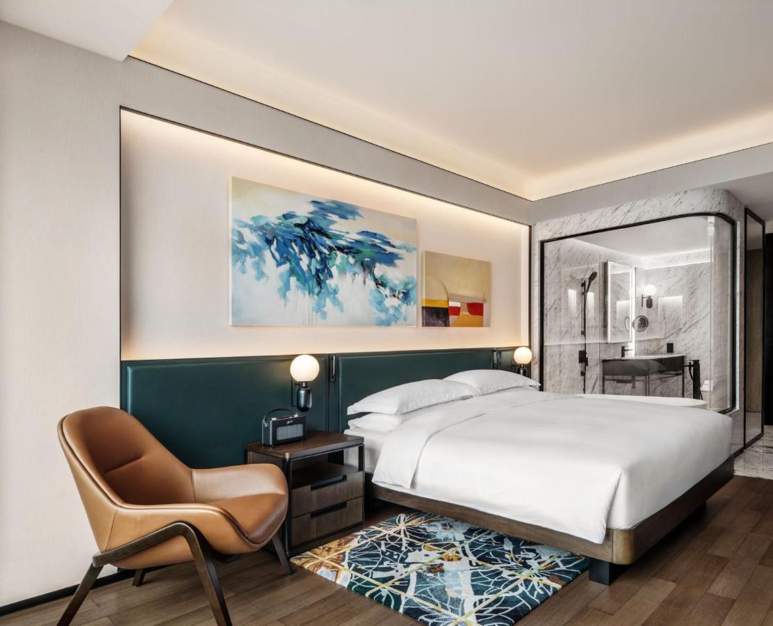 1 King Bed