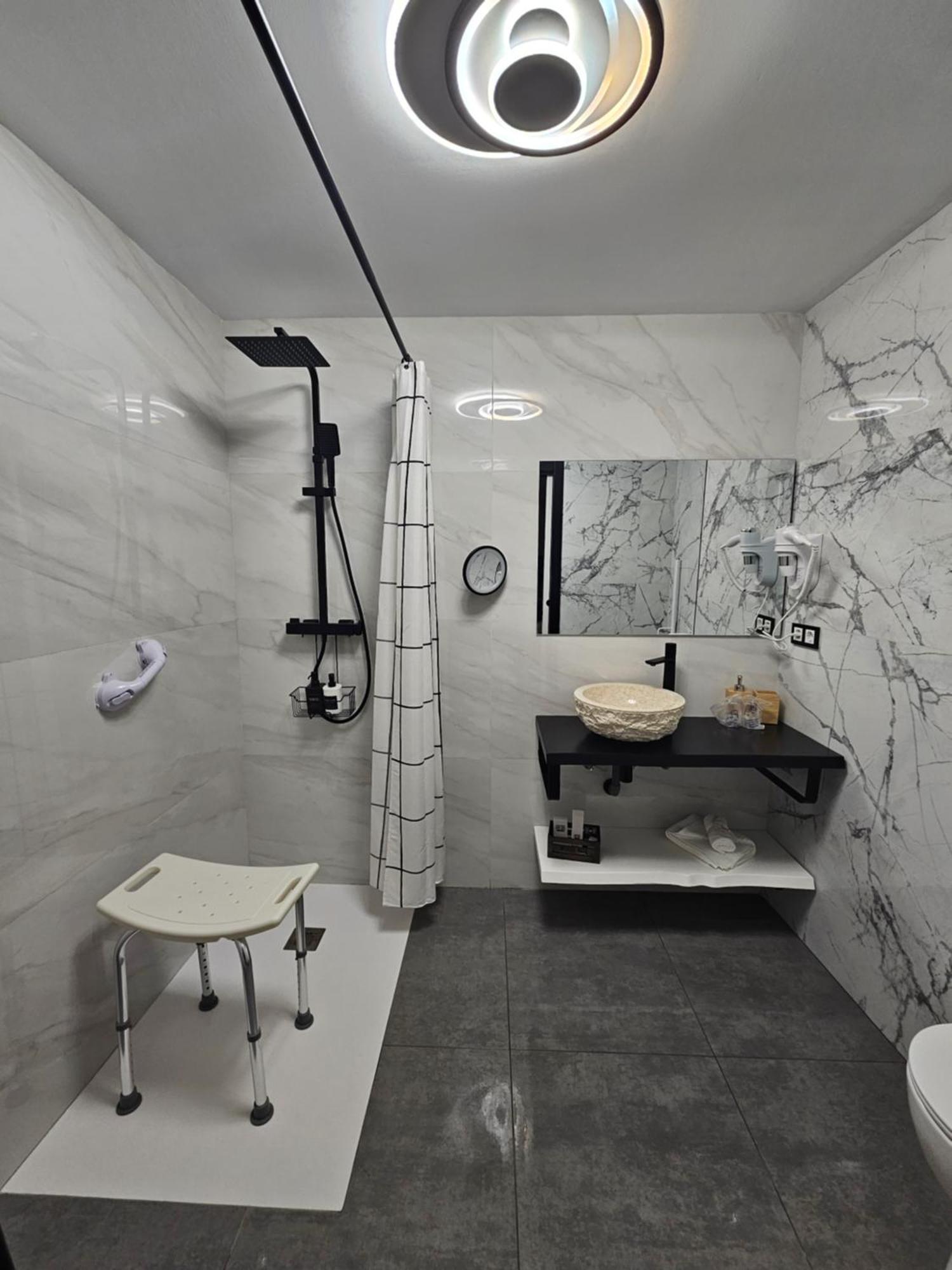 Chambre Double - Accessible aux Personnes à Mobilité Réduite