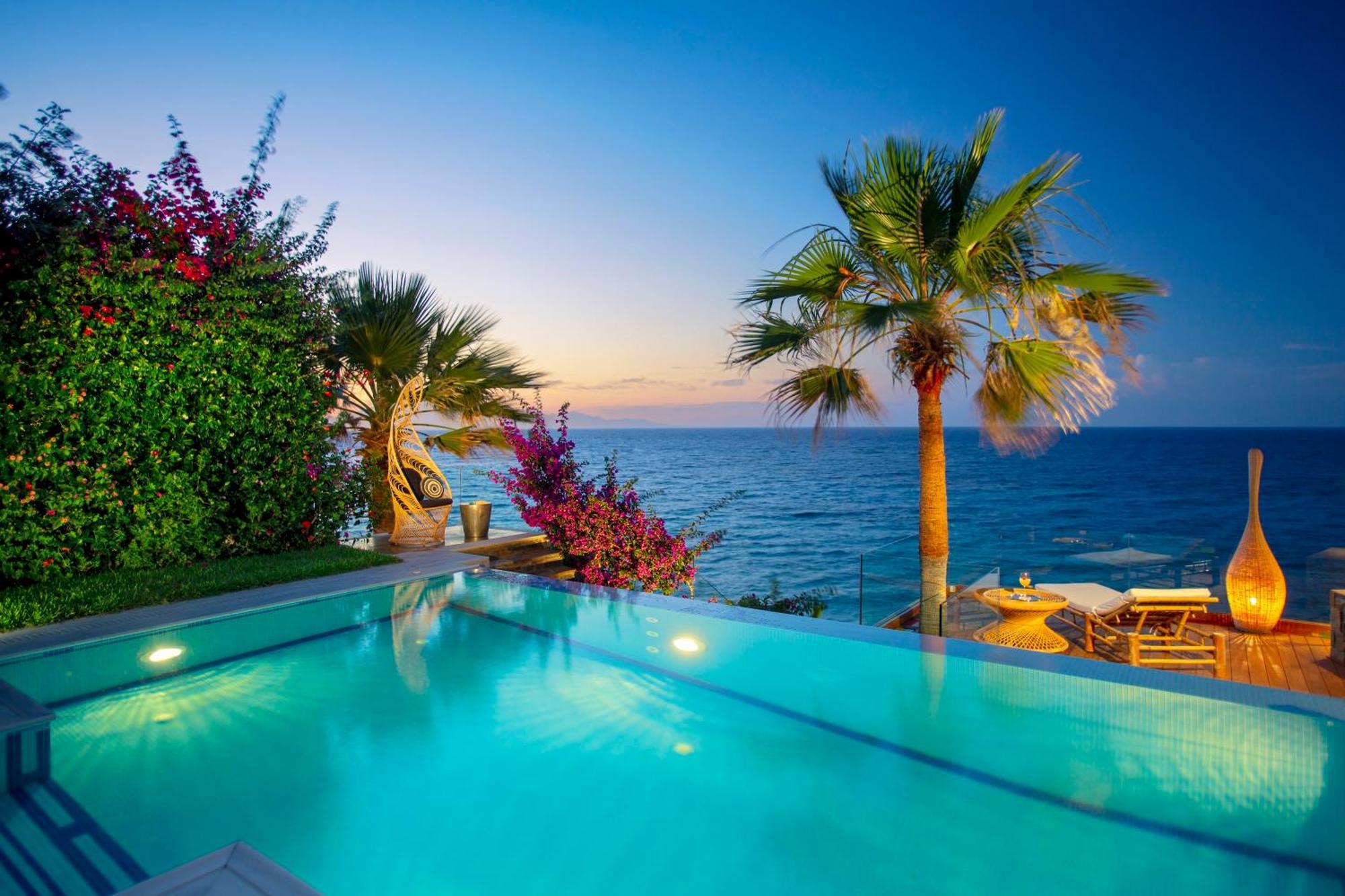Villa 4 Chambres avec 2 Piscines et Coin Plage Privés