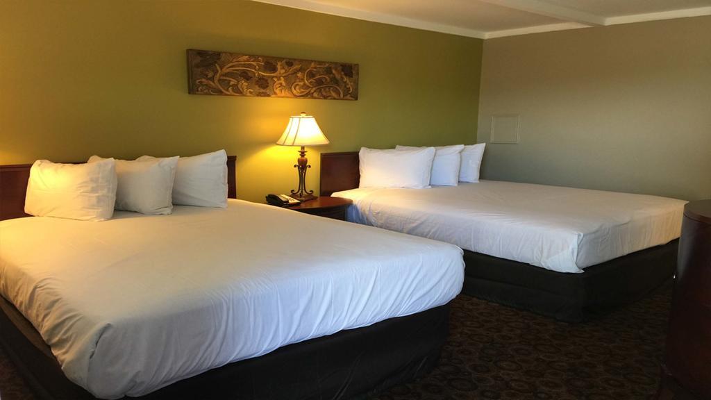 Queen Room with Two Queen Beds - Non-Smoking,266611001:JPEG