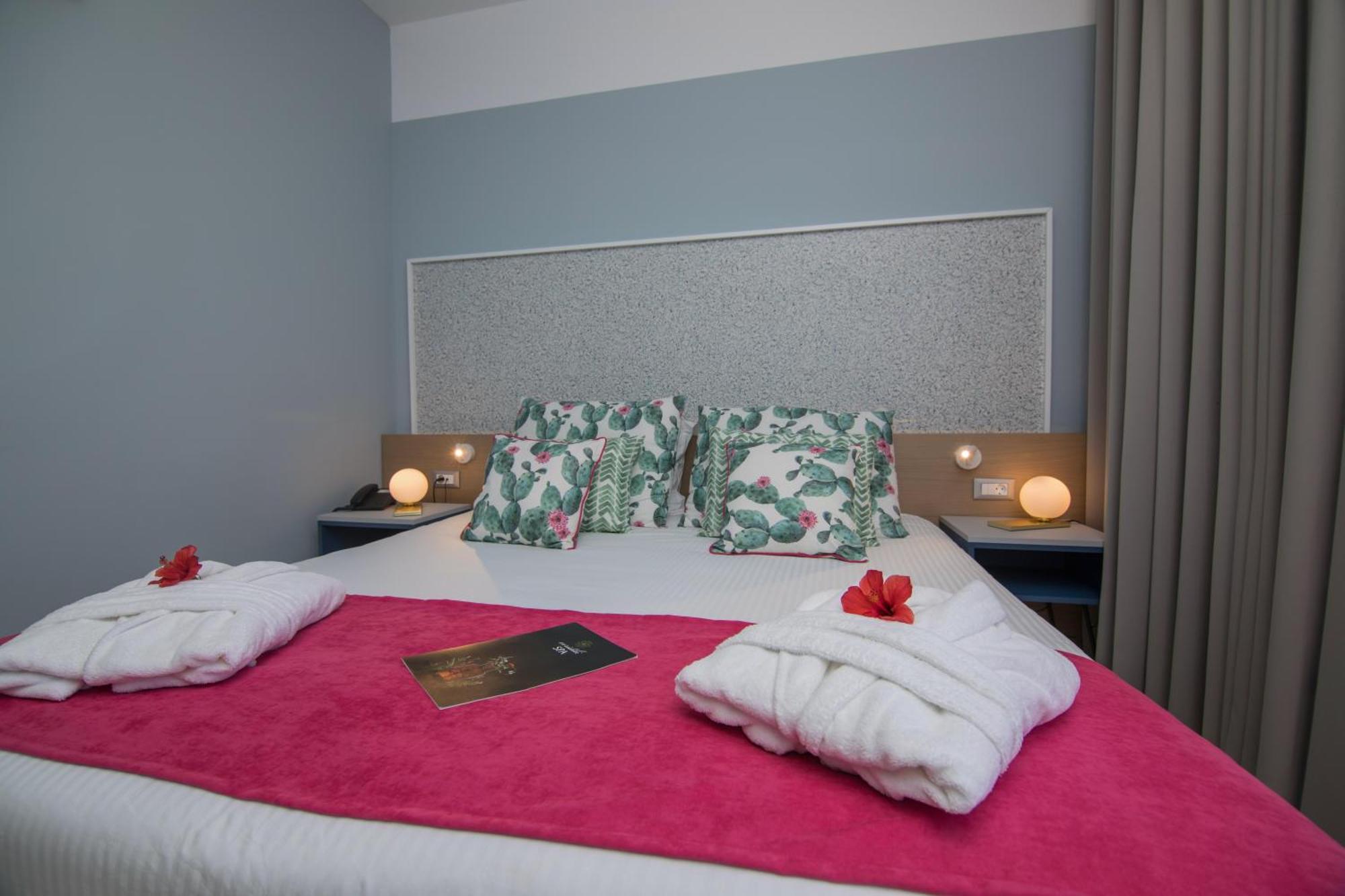 Chambre Double ou Lits Jumeaux Deluxe – Vue sur Jardin